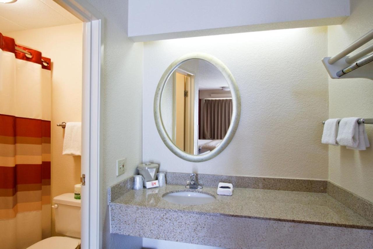 Red Roof Inn Huntington Barboursville Dış mekan fotoğraf